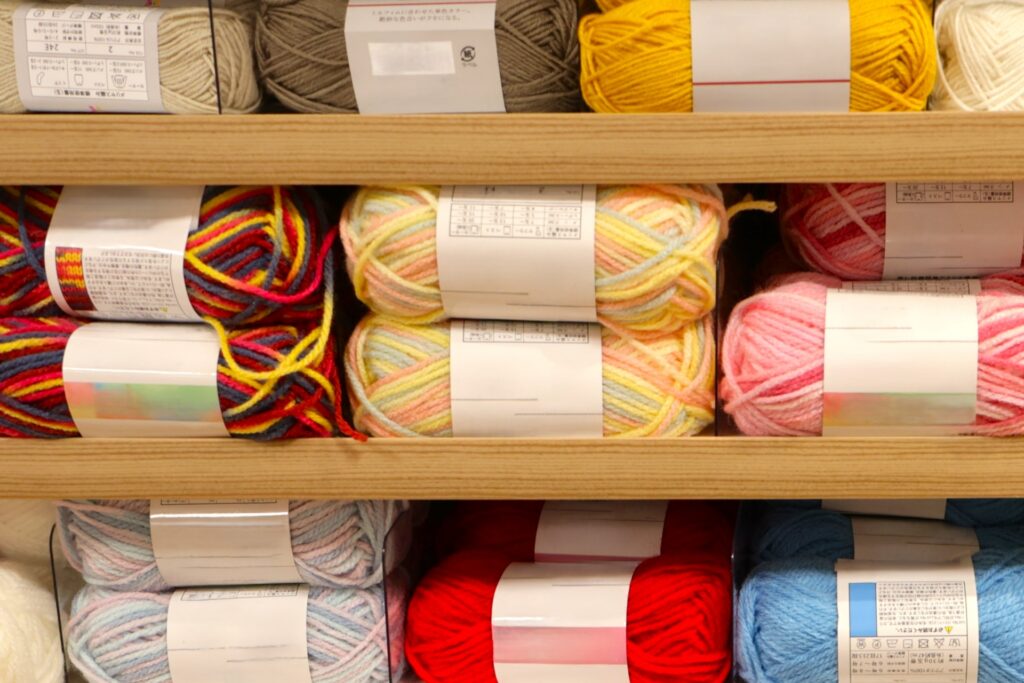 100均の毛糸売場